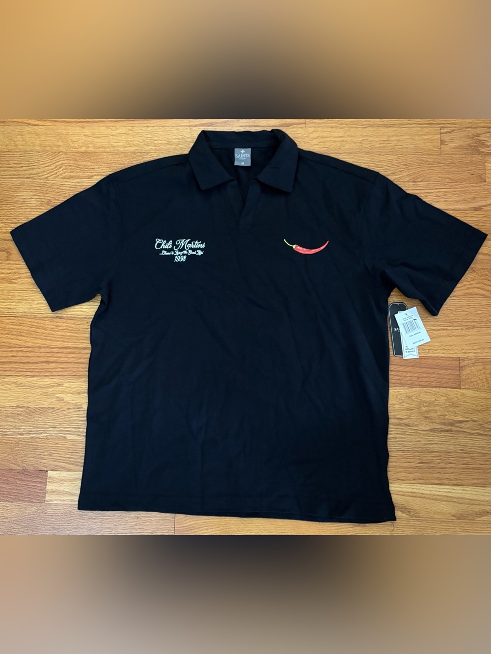 Saints Studio Chili Martini 1998 Polo Shirt Men’s Medium Black Graphic-Back New